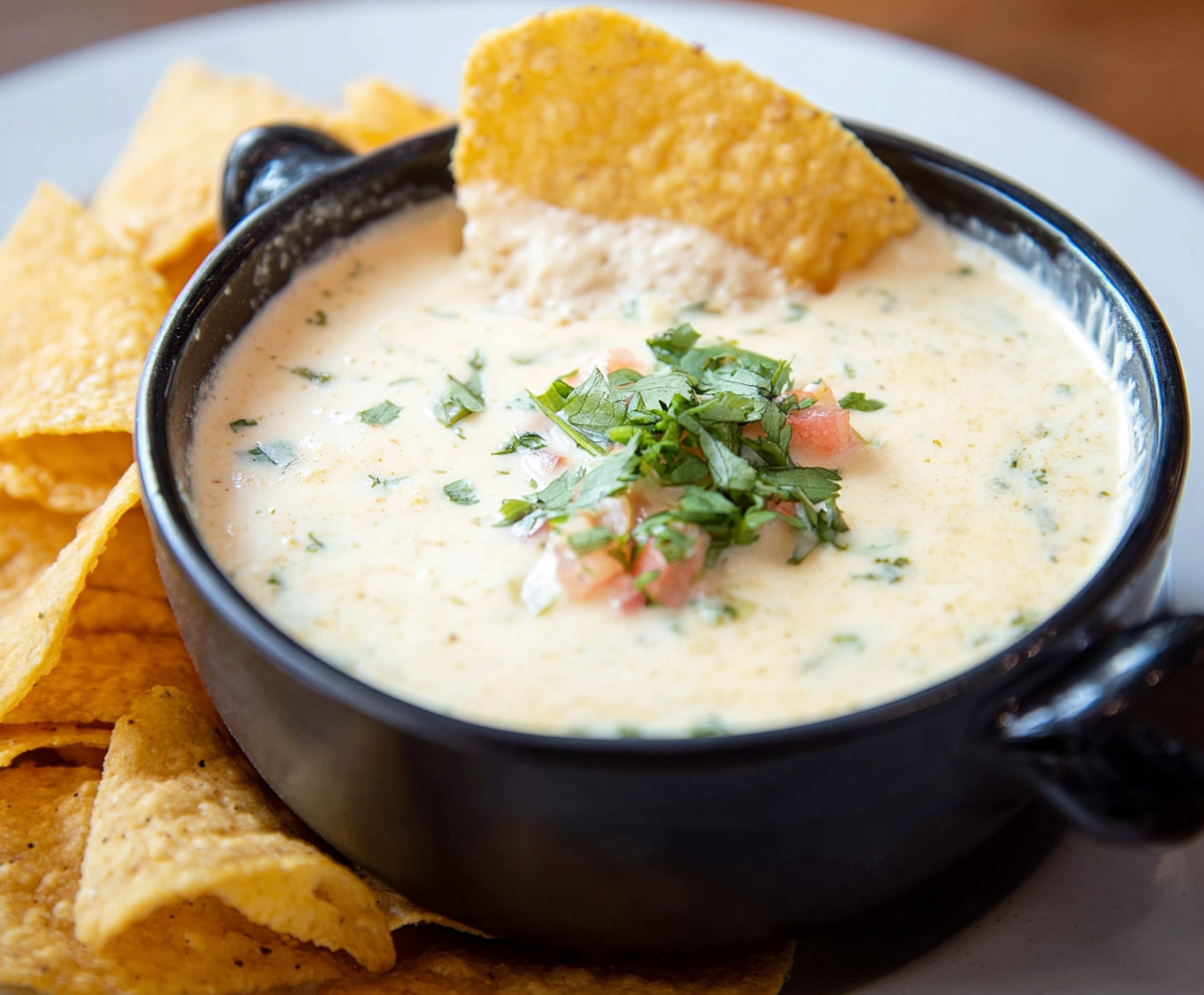 Easy White Queso Dip Recipe